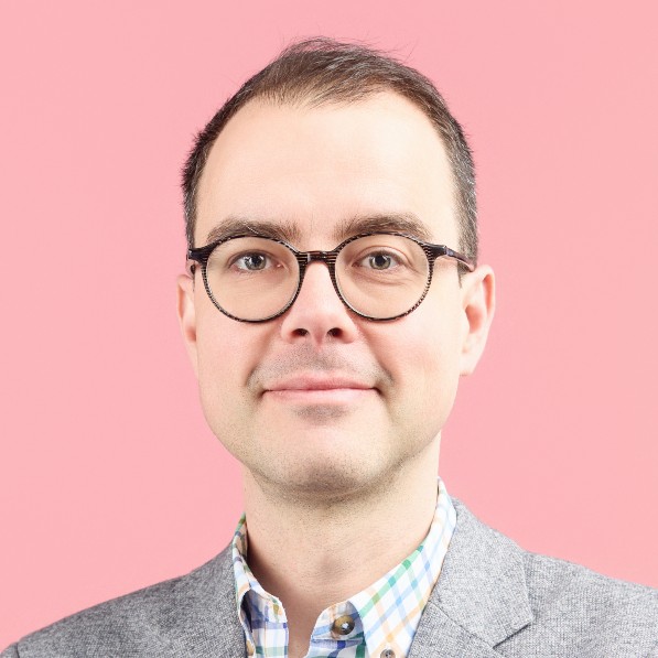 Brad - midshot-ROSE_headshotCROP_SQUARE